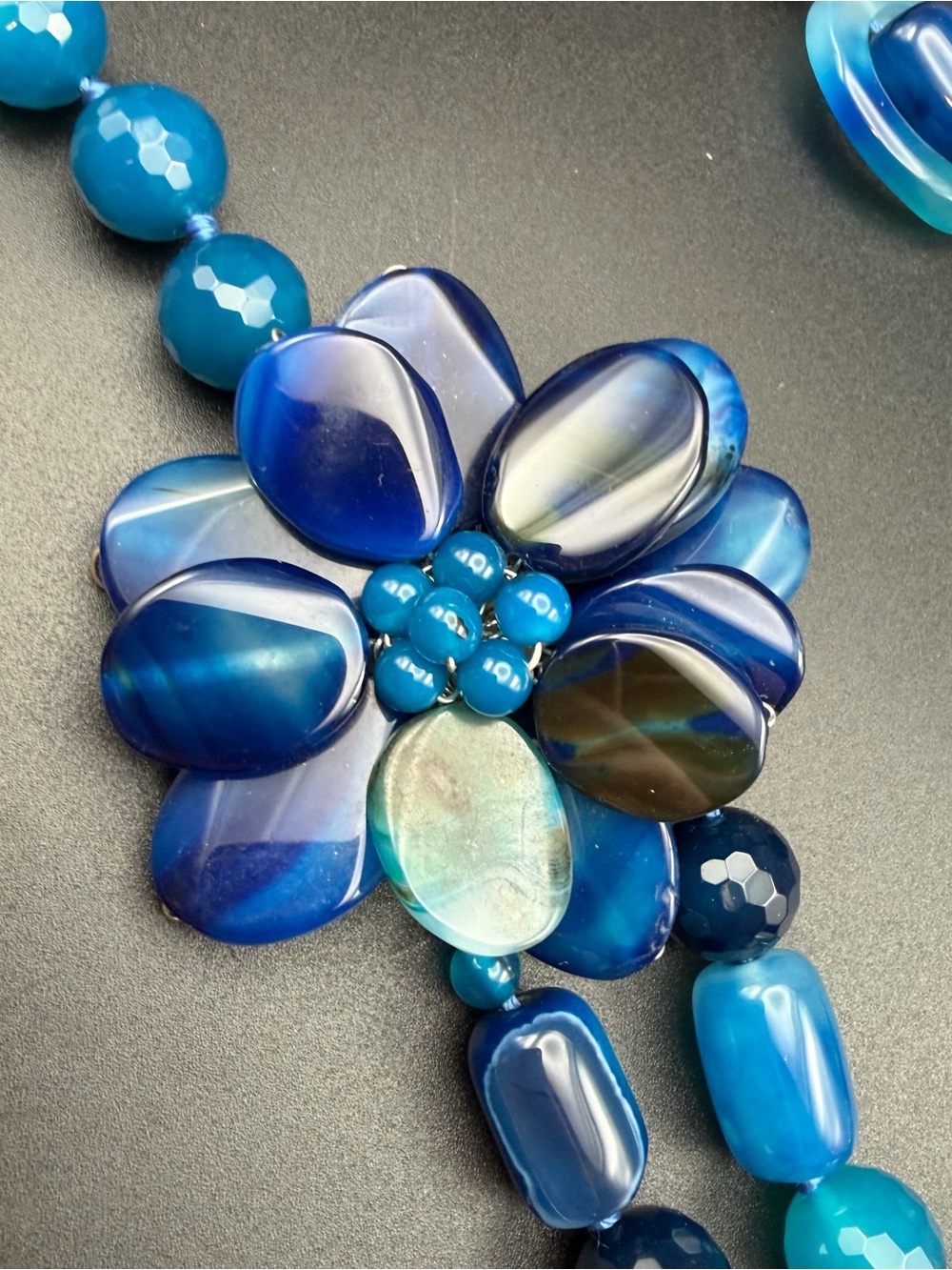 Gorgeous!!! Statement necklace Heavy #K82 Blue Agate or Glass ? Flower accent - Picture 11 of 16